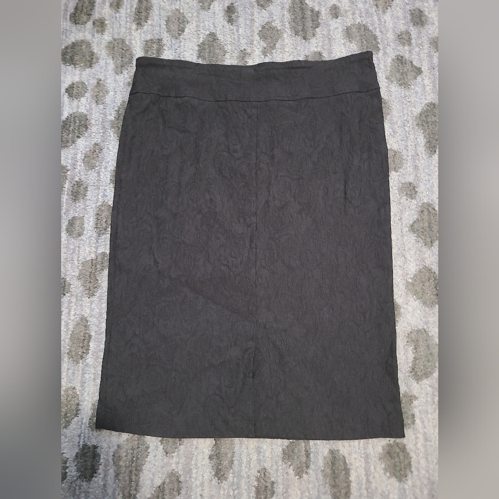 Soho Black Floral Textured Pencil Skirt sz L